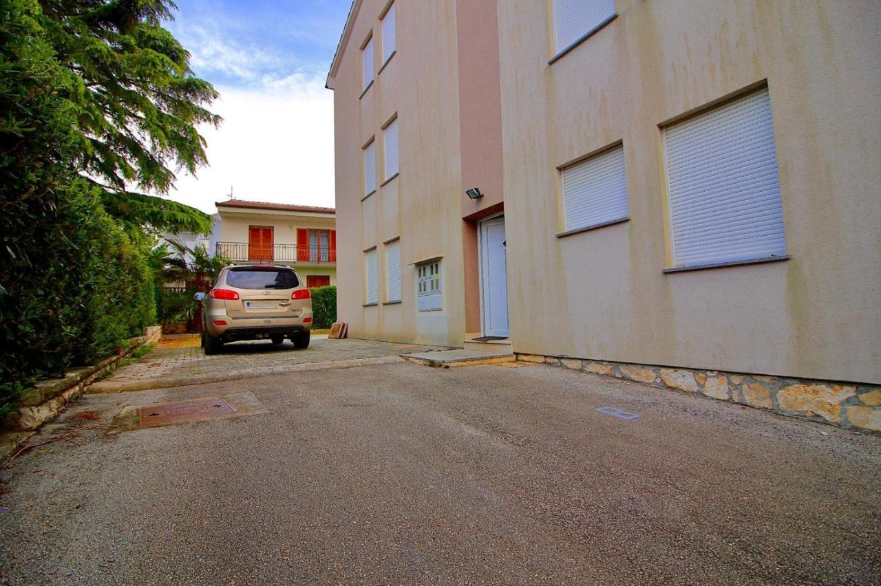 Apartman Maja Pjescana Pjescana Uvala Esterno foto