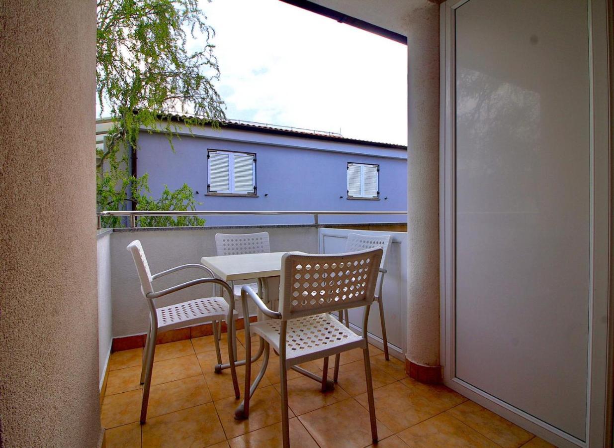 Apartman Maja Pjescana Pjescana Uvala Esterno foto