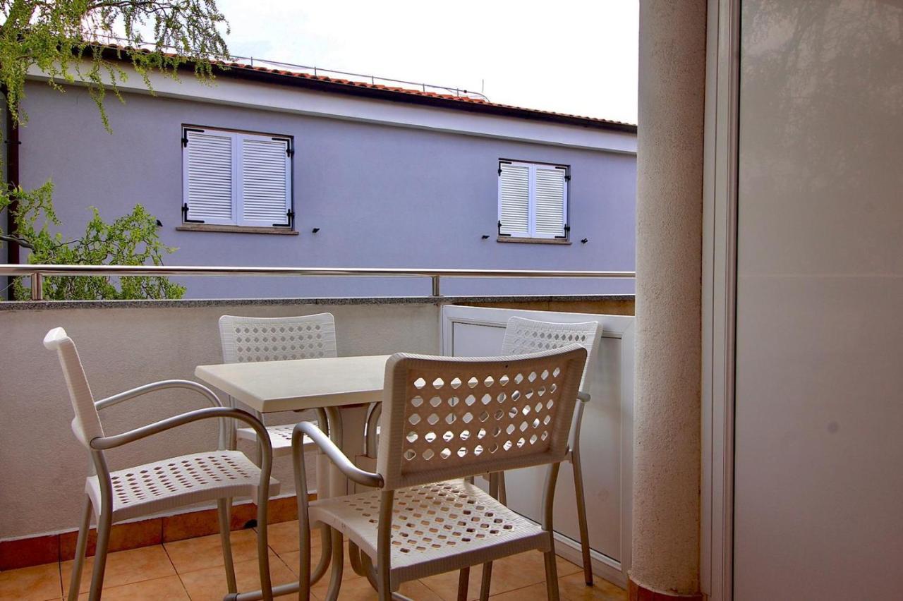 Apartman Maja Pjescana Pjescana Uvala Esterno foto